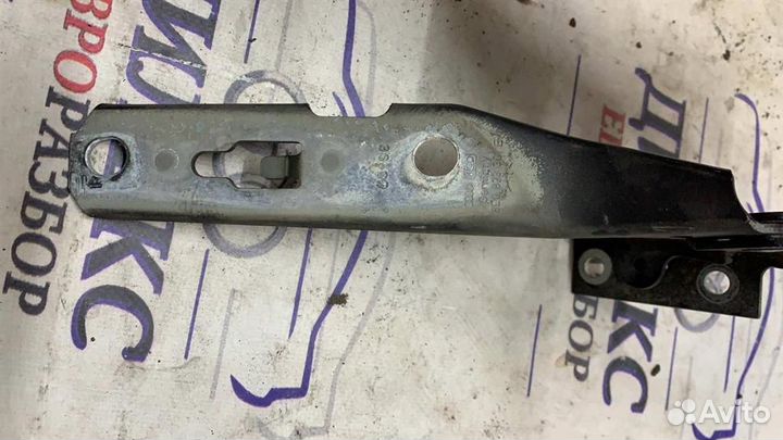 Петля капота левая Audi A4 (B7) 2004-2009