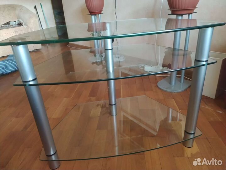 Стеклянный столик