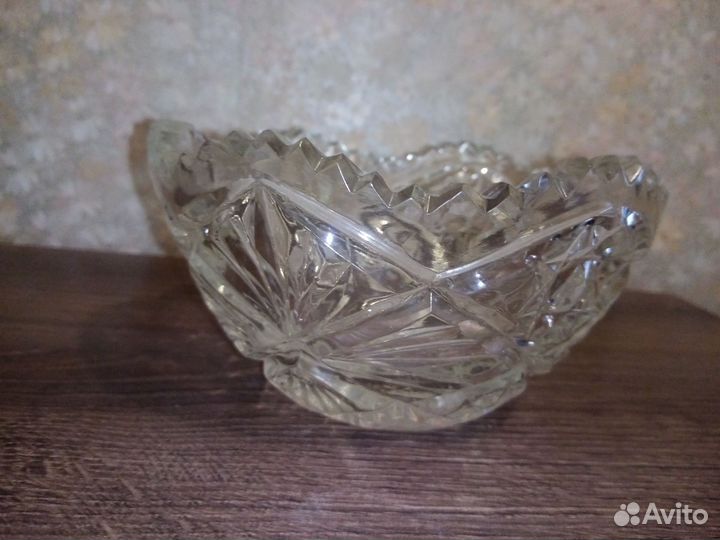 Хрустальные салатники и розетка