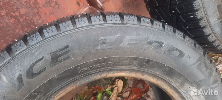 Pirelli Ice Zero 215/65 R16