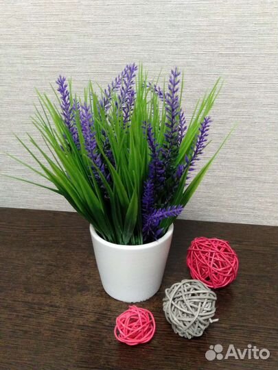 Искусственные растения в горшке