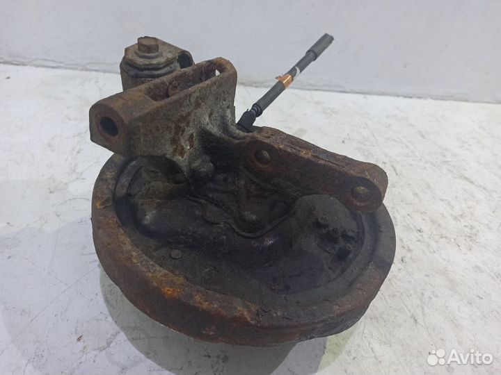 Кулак задний правый Лексус