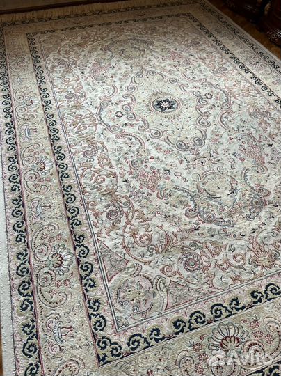 Ковер шелковый