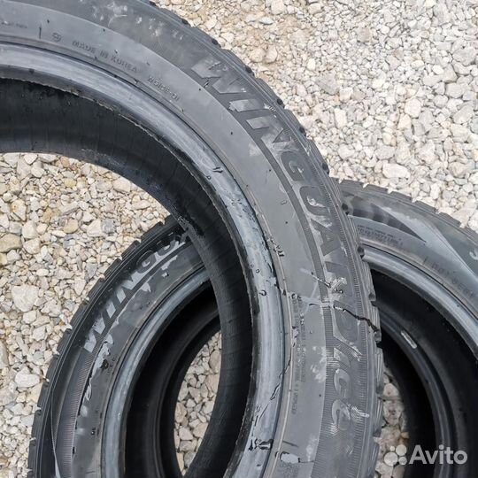 Roadstone Winguard Ice 215/55 R17