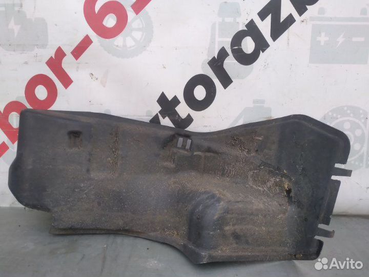 Подкрылок (локер ) задний левый Toyota Prius