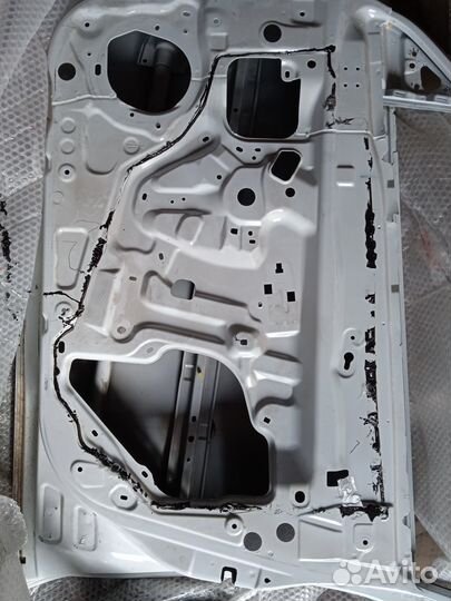 Дверь передняя правая Nissan Almera G15