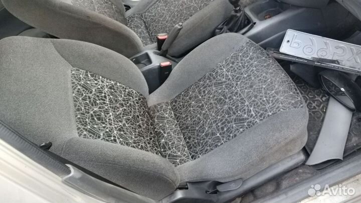 Сиденья передние