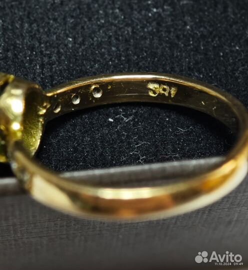 Кольцо золотое с изумрудом и бриллиантами