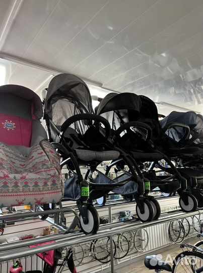 Прогулочная коляска новая