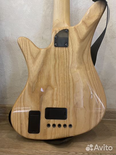 Бас-гитара Carvin SB5000