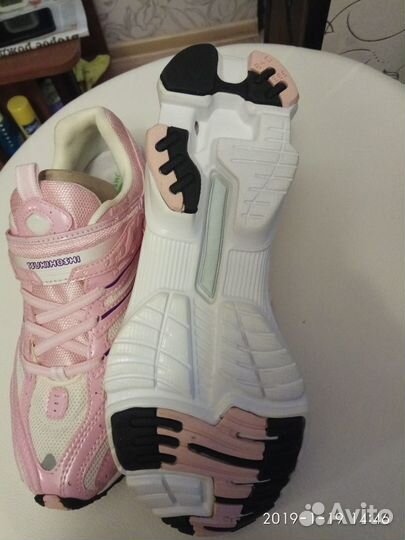 Новые кроссовки, 24 размер