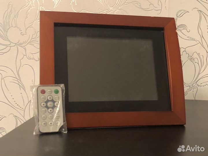 Цифровая фоторамка Ritmix RDF 808W