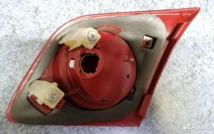 Фонарь задний левый внутренний Mazda 3