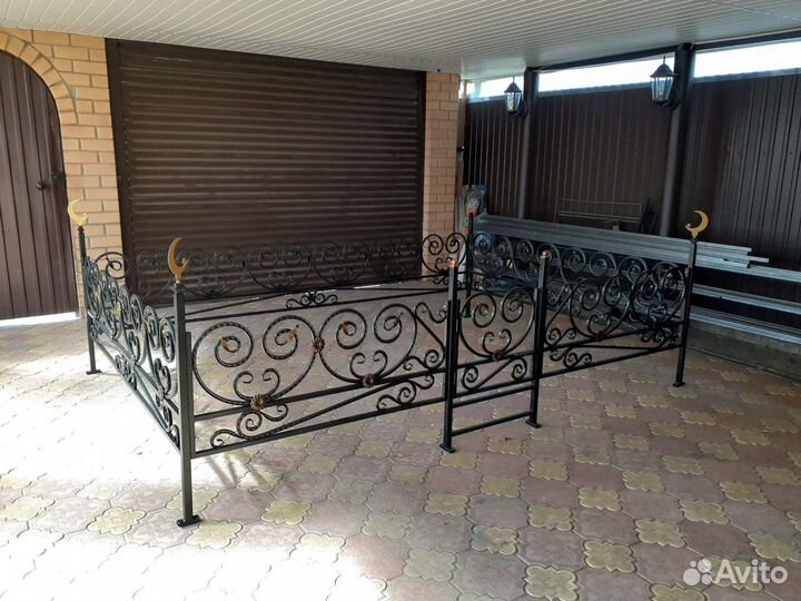 Мусульманские ограды. Садовые скамейки