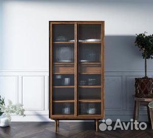 Буфет «Bruni» высокий витражными стеклами