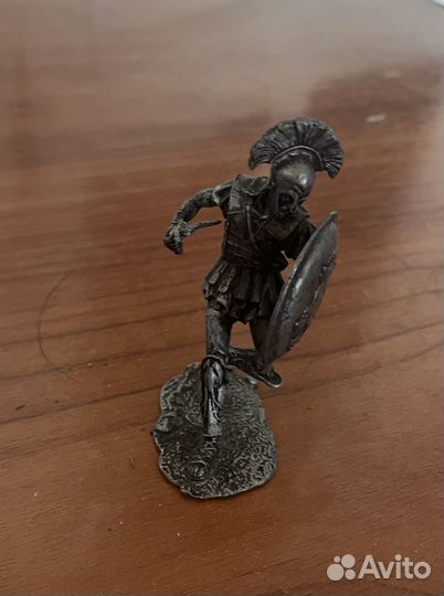 Металлическая фигурка