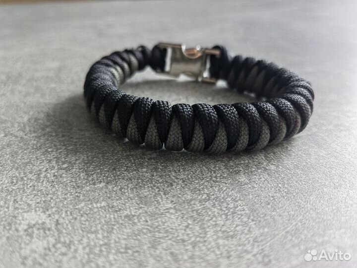 Браслет из паракорда