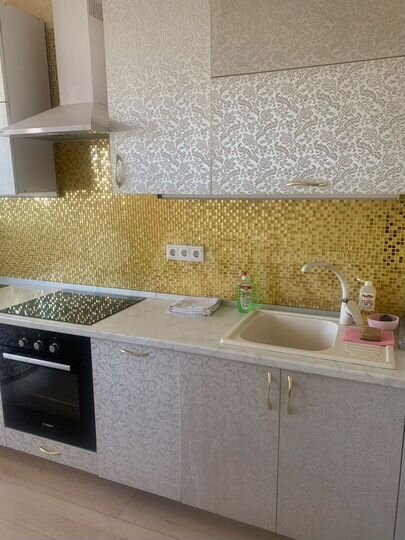 2-к. квартира, 58 м², 8/17 эт.