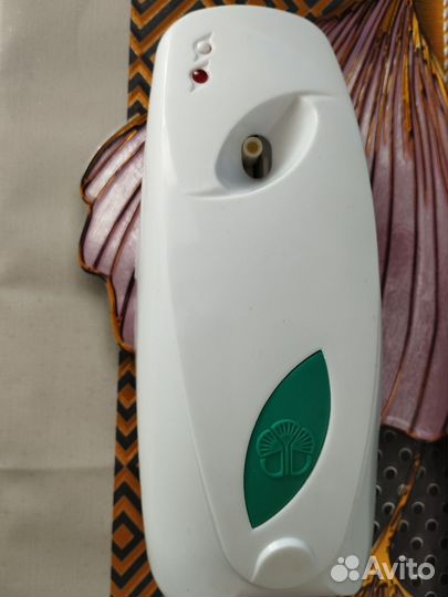 Автоматический распылитель-освежитель воздуха