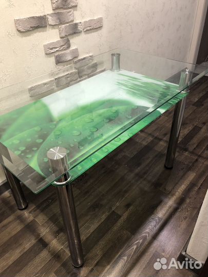 Стол стеклянный