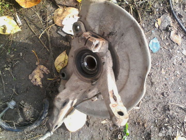 Кулаки поворотные левые/правые Митсубиси Каризма