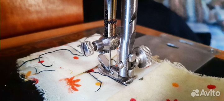 Швейная машина 