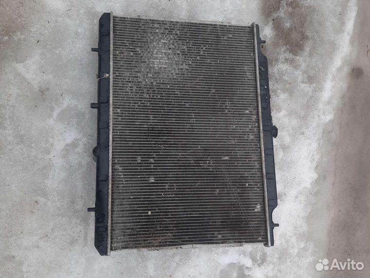Радиатор Nissan tiida