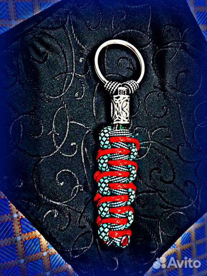 Брелок из паракорда