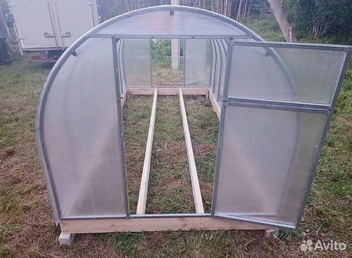 Теплица из поликарбоната