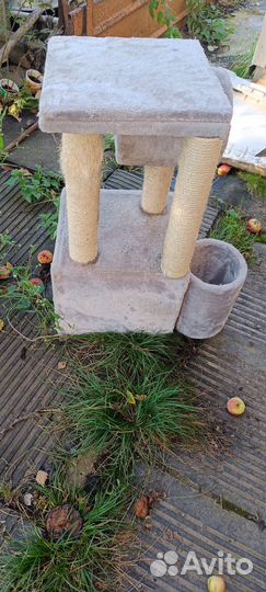 Домик для кошки с когтеточкой бу