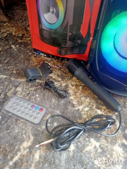 Колонка блютуз с микрофоном. Новая