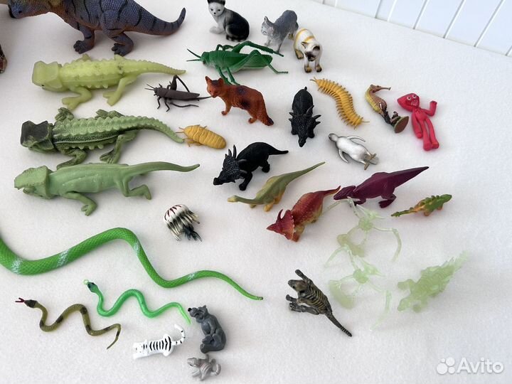 Набор фигурок животных насекомых динозавров