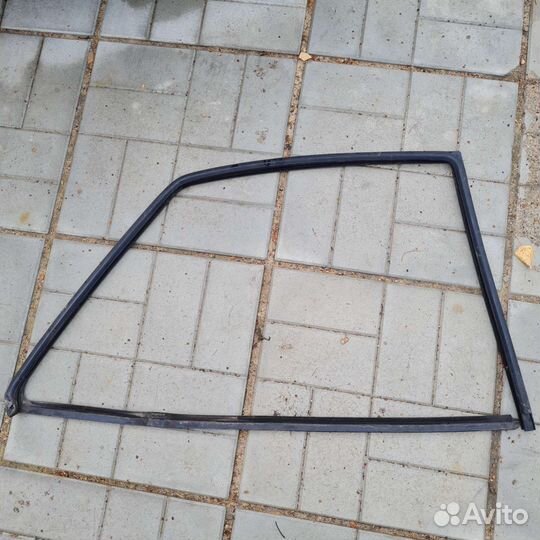 Уплотнитель стекла двери Skoda feliciaзадний левый