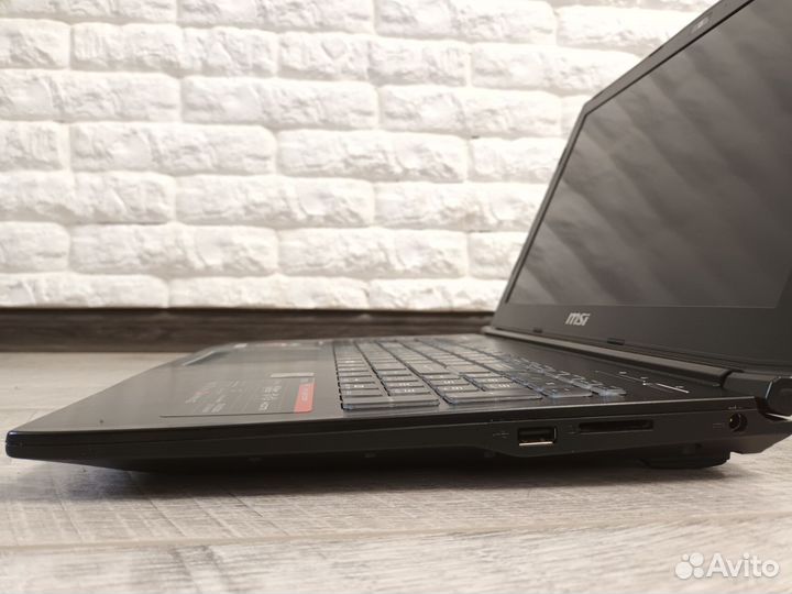 Ноутбук MSI /i5/8Gb/2Gb/SSD+HDD