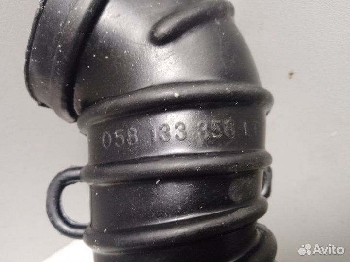 Патрубок вентиляции картера Volkswagen Passat B5