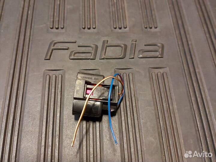 Разъем датчика уровня О.Ж. расшир. Бачка 1j0973202