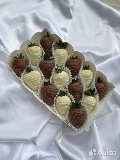 Клубника в шоколаде букеты