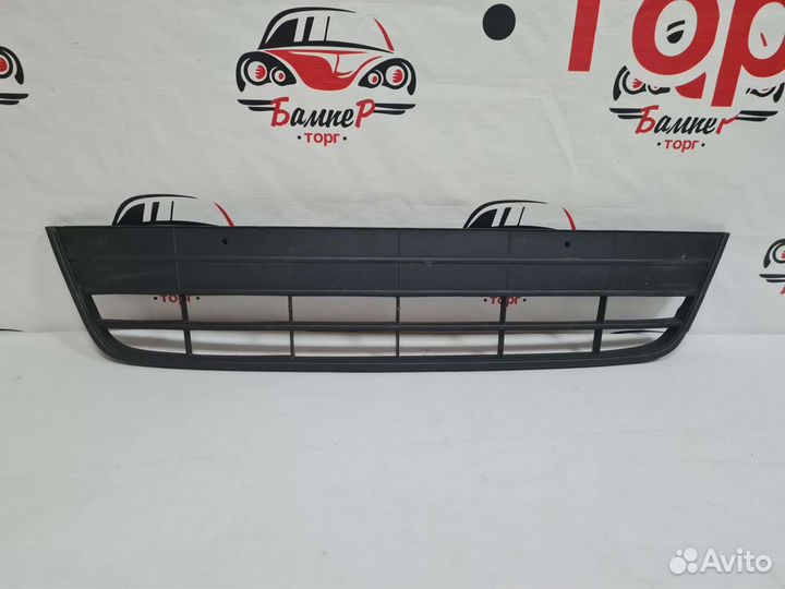 Решётка в бампер центральная Volkswagen Tiguan 07