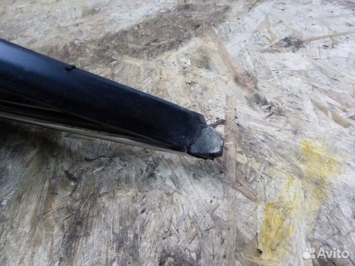 Стекло кузовное глухое левое Nissan Almera (G15) 2