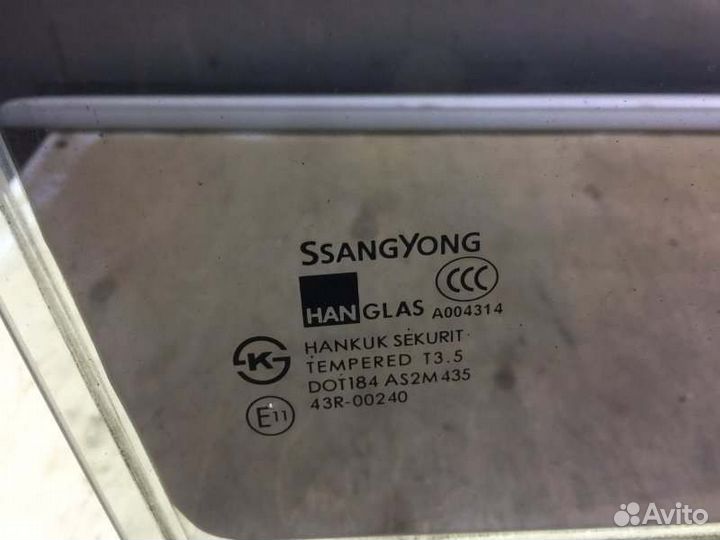 Стекло двери переднее правое Ssang Yong Kyron