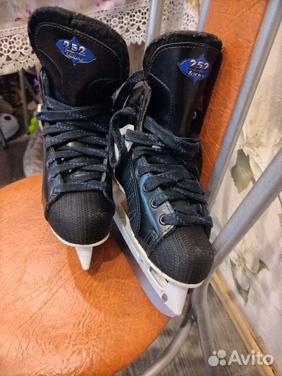 Коньки хоккейные