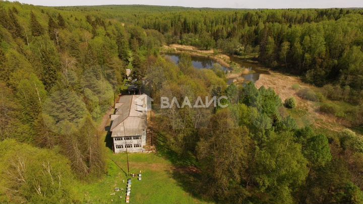 Дом 550 м² на участке 1,9 га