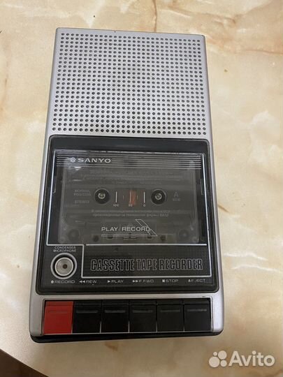 Портативный магнитофон-рекордер (диктофон)