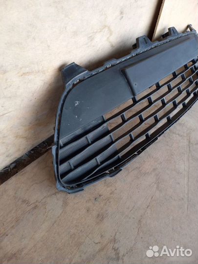 Решетка бампера Kia Rio 4