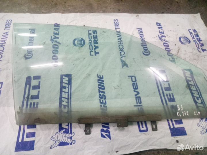 Стекло передней правой левой двери VW Passat B3