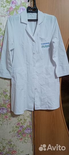 Белый медицинский халат