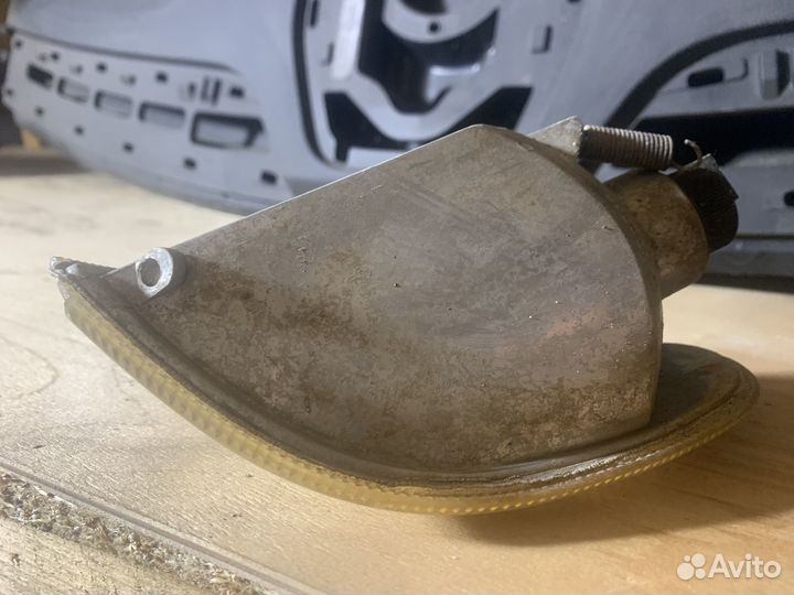 Поворотник передний правый на ваз 2114