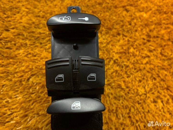 Блок управления стеклоподъемниками передний левый