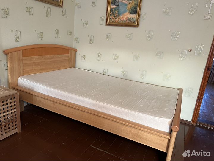 Спальный гарнитур