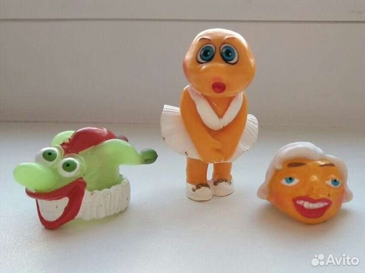 Игрушки из шоколадных яиц
